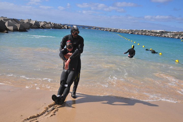PADI Rescue Diver course at Puerto de Mogan - Image 3