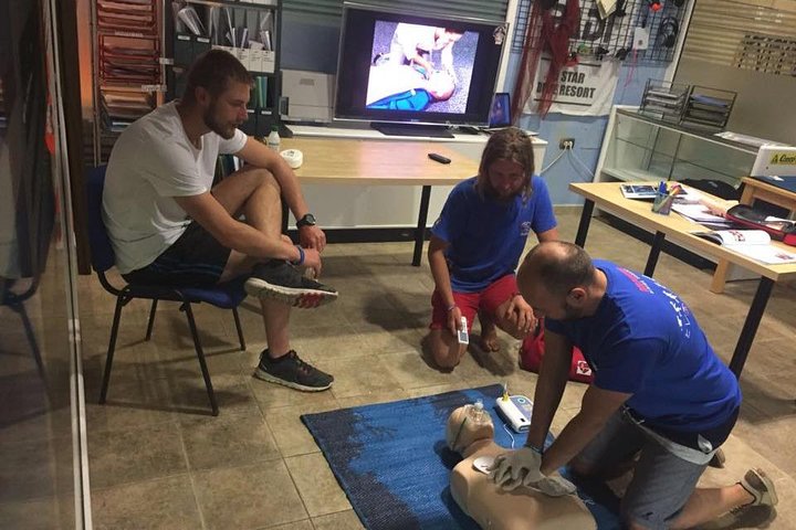 PADI Rescue Diver course at Puerto de Mogan - Image 4