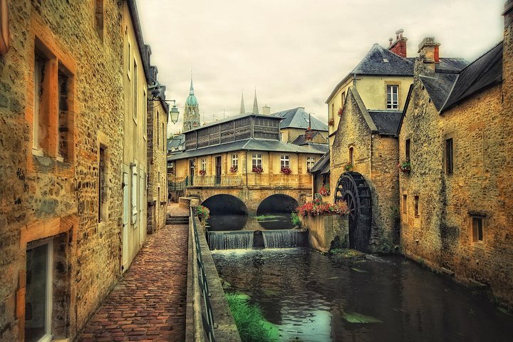 Private 8-hour tour to Bayeux & Caen from Le Havre cruise port with driver - Image 1