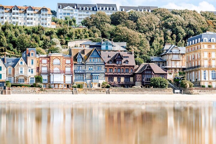 Private tour Honfleur and Deauville with pick-up from Le Havre - Image 3
