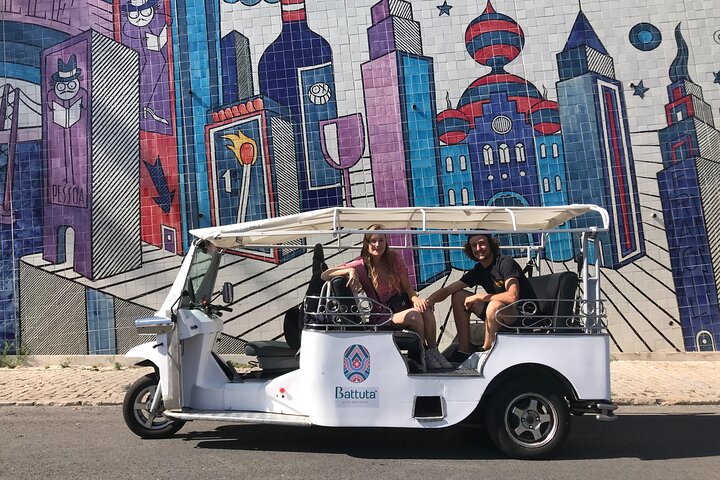 2-Hour Private Tuk Tuk Tour in Lisbon  - Image 1