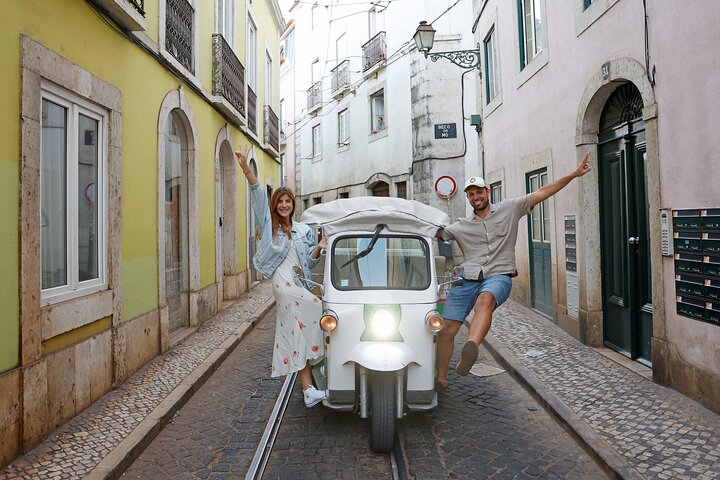 2-Hour Private Tuk Tuk Tour in Lisbon  - Image 5