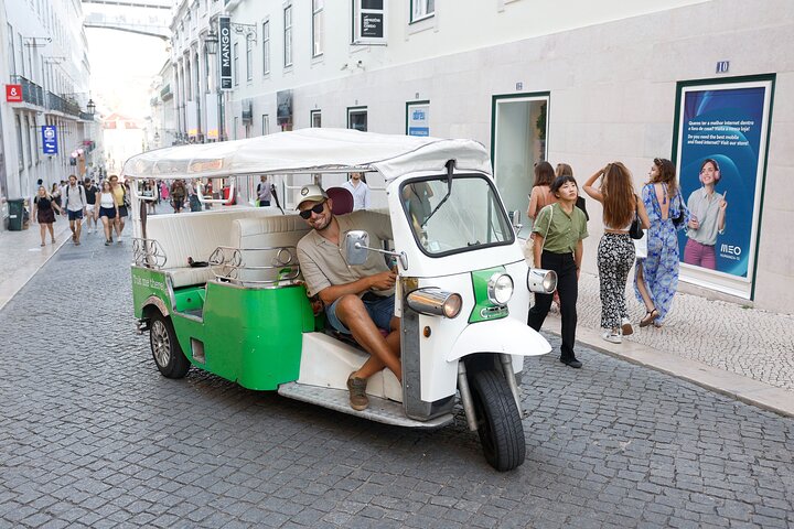 2-Hour Private Tuk Tuk Tour in Lisbon  - Image 3