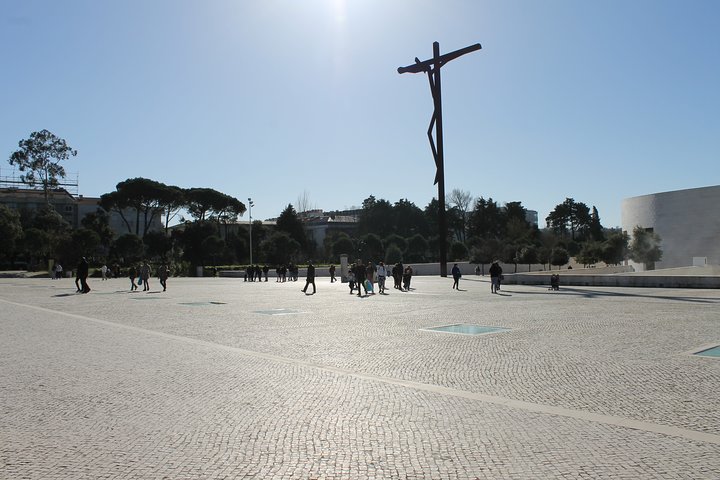  2 Tours Private / Tour Fátima Batalha Nazaré e Óbidos / Second Day Tour Lisbon - Image 5