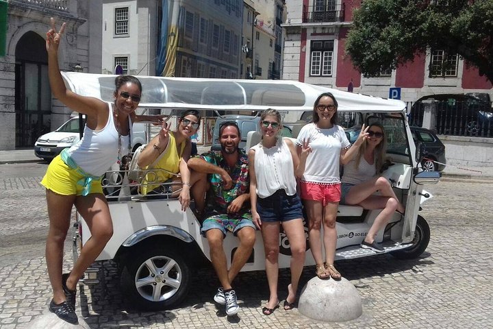 3 hour Private ECO Tuk Tuk Tour of Lisbon with Cherry Liqueur - Image 1