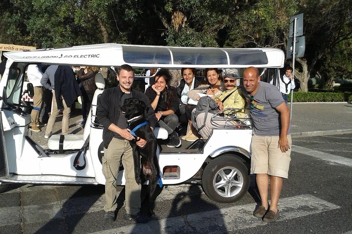 3 hour Private ECO Tuk Tuk Tour of Lisbon with Cherry Liqueur - Image 5