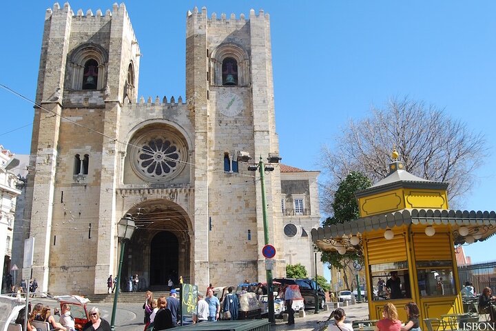4h/half-day Lisbon Tuk Tuk Tour with a local - Image 2