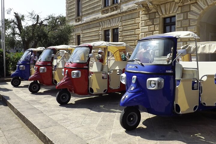 4h/half-day Lisbon Tuk Tuk Tour with a local - Image 1