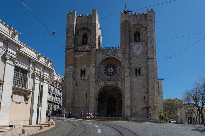 90 minutes - Tuk tuk in Historical Lisbon Route - Image 2