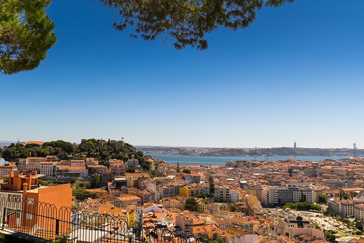 90 minutes - Tuk tuk in Historical Lisbon Route - Image 1