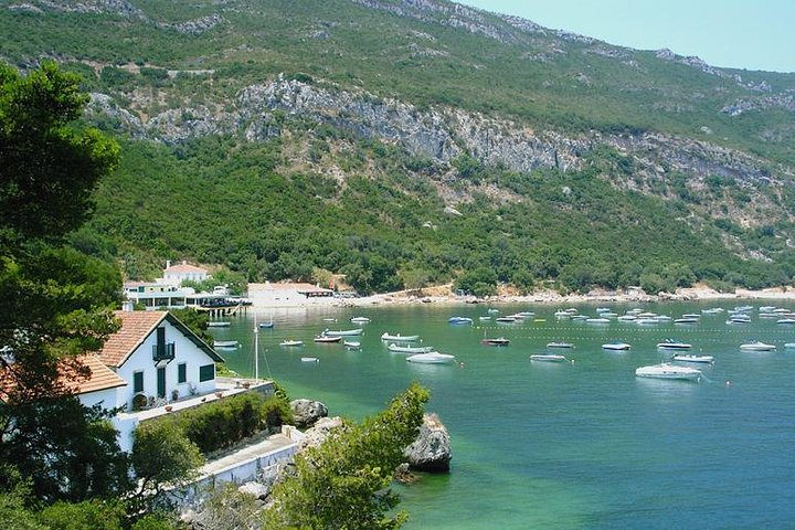 Arrábida Natural Park and Sesimbra Day Trip from Lisbon - Image 1