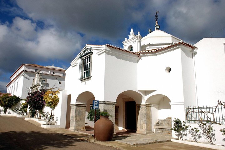 Azeitão and Alentejo Wine and food Tour - Image 1