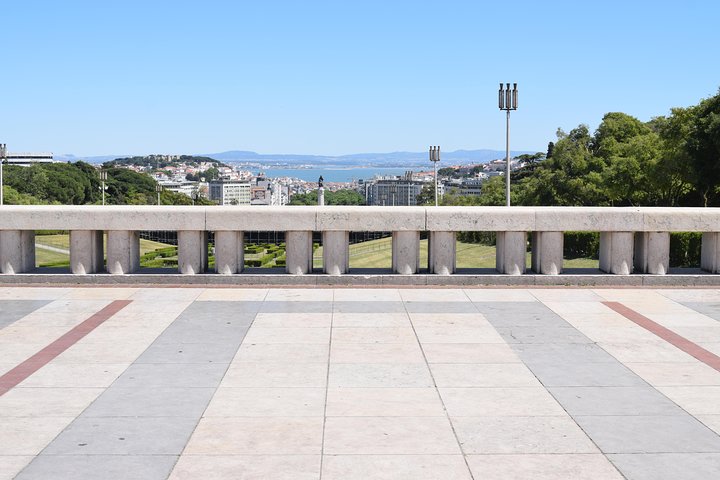 Be a local in Lisbon - Private Tour - Image 3