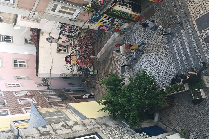 Be a local in Lisbon - Private Tour - Image 5