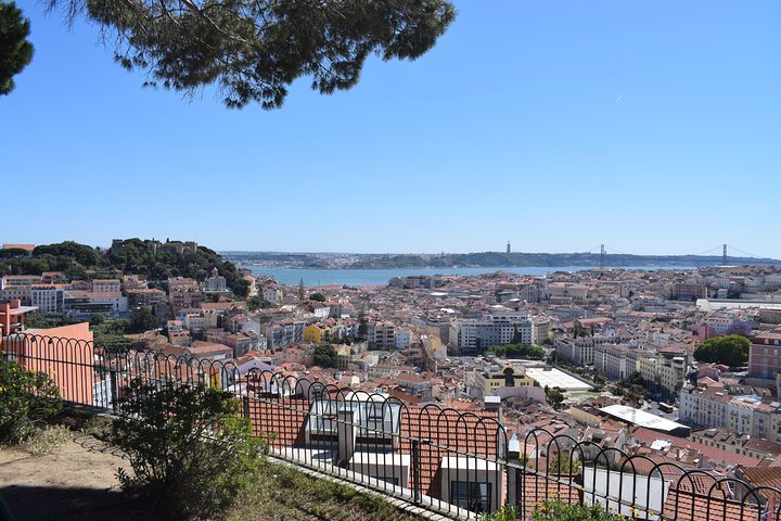 Be a local in Lisbon - Private Tour - Image 1