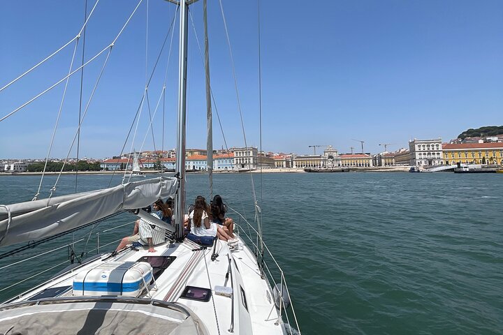 Boat Tour in Lisbon with Wine on a Luxury Yacht - Image 3