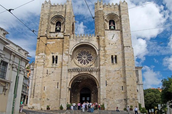 City Tour Lisbon, wonders of the old city through the main monuments - Image 3
