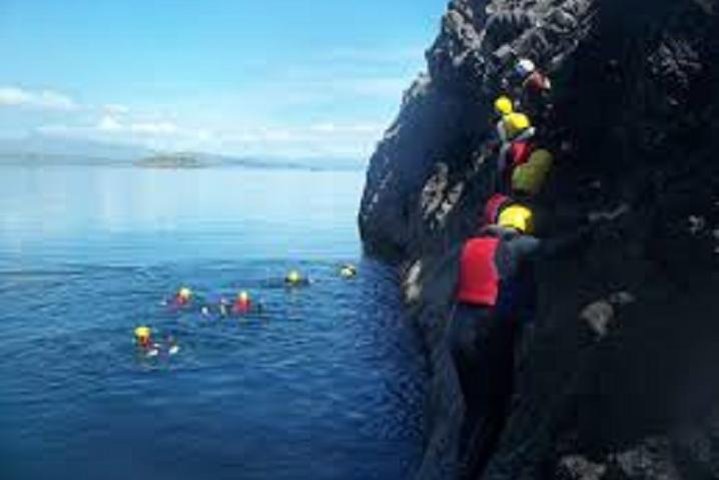 Coasteering Experience in Arrábia - Image 2