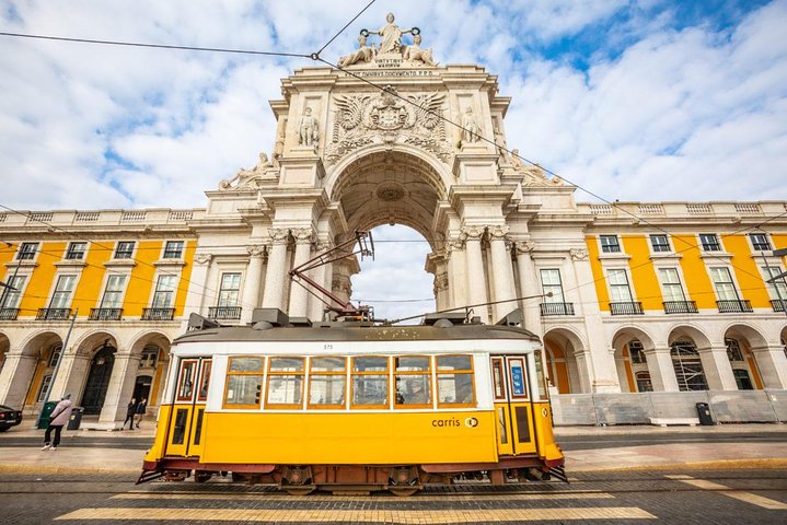  Discover the Charm of Lisbon Hills - Image 2