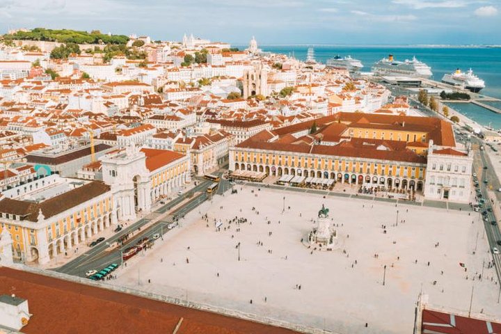  Discover the Charm of Lisbon Hills - Image 5