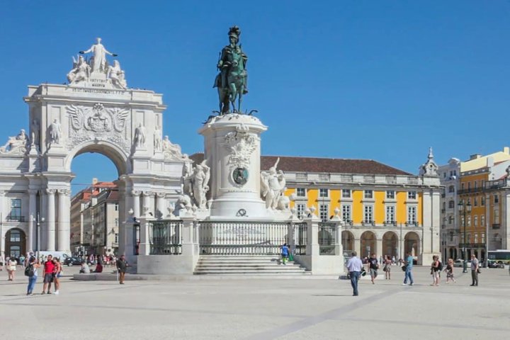  Discover the Charm of Lisbon Hills - Image 4