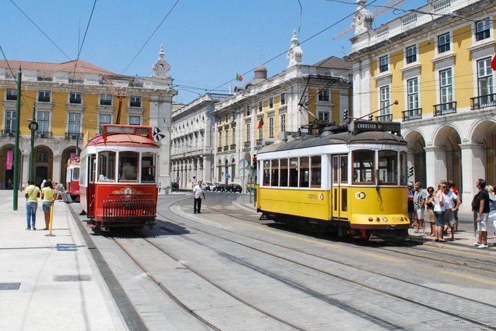  Discover the Charm of Lisbon Hills - Image 3