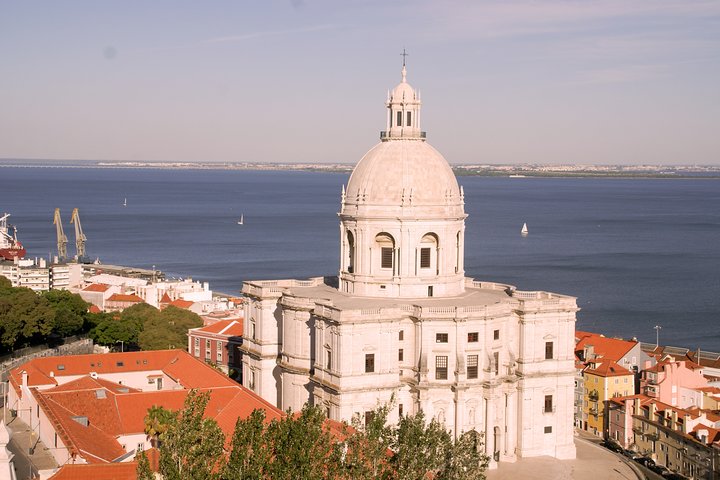 Discover the charm of the Historic Part of Lisbon aboard the Pink Tuk - Image 5