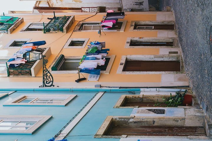Discover the charm of the Historic Part of Lisbon aboard the Pink Tuk - Image 3