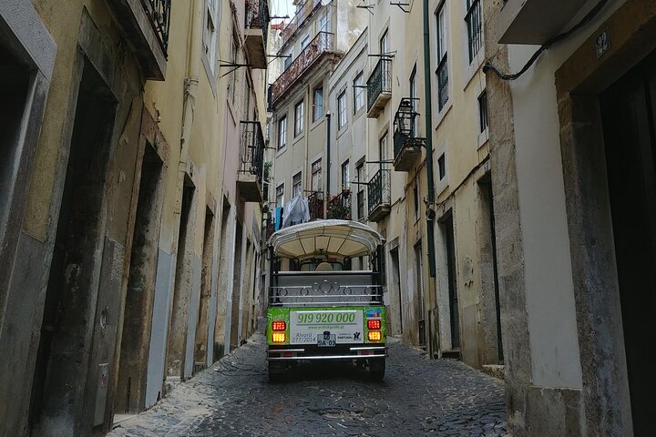 Discovering the Past: Tuk-Tuk tour of Old Lisbon - Image 3