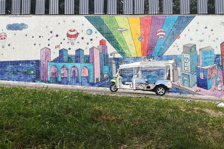 Discovering the Past: Tuk-Tuk tour of Old Lisbon - Image 1