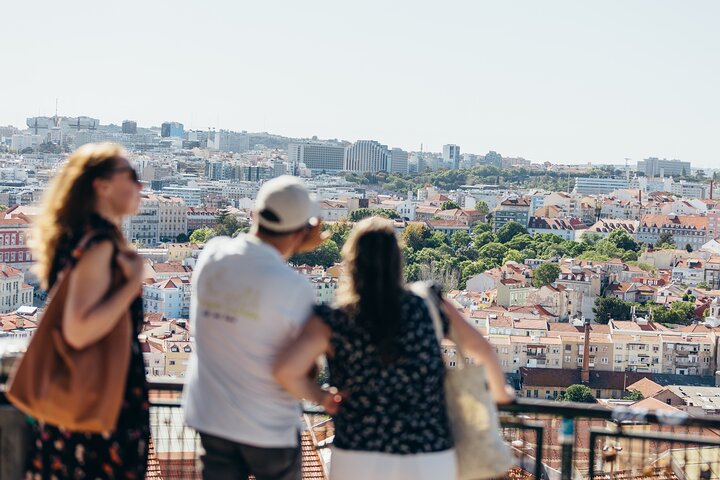 Discovering the Past: Tuk-Tuk tour of Old Lisbon - Image 2