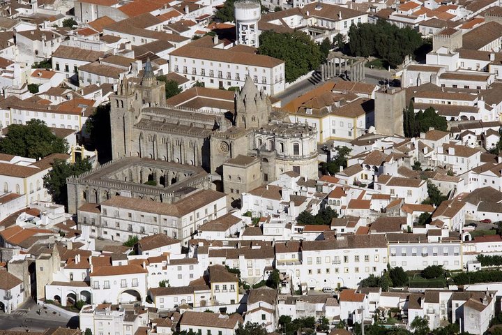 Evora Churches And Temple Private Tour from Lisbon - Image 4