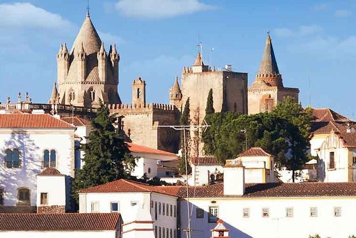 Evora Churches And Temple Private Tour from Lisbon - Image 3