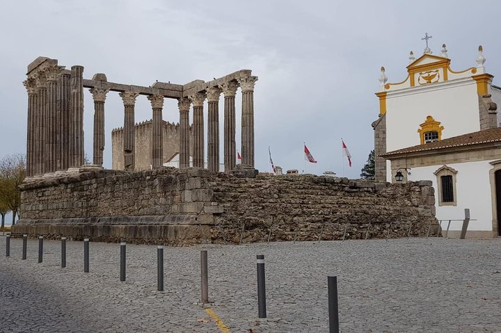 Évora (Cork & Wine) Private Tour - Image 1