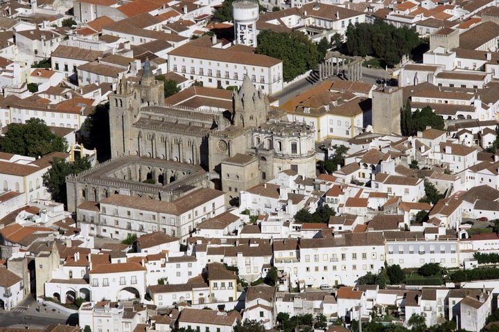 Evora Historical Center - Image 2