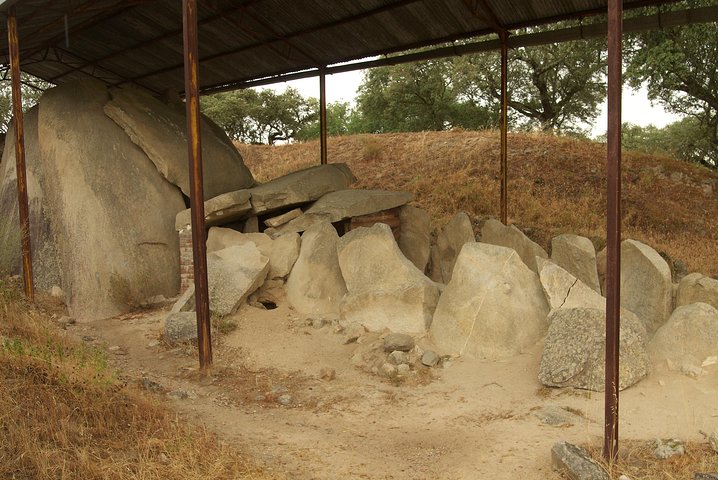 ÉVORA Megalithic (Almendres Cromlech, Menhir, Anta Grande do Zambujeiro dolmen)  - Image 5