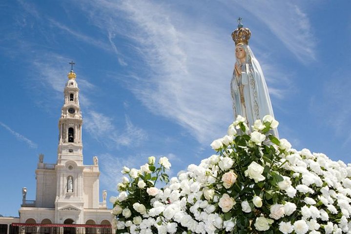 Faith and Heritage: Fátima, Batalha, Nazaré, and Óbidos Group Tour from Lisbon - Image 1