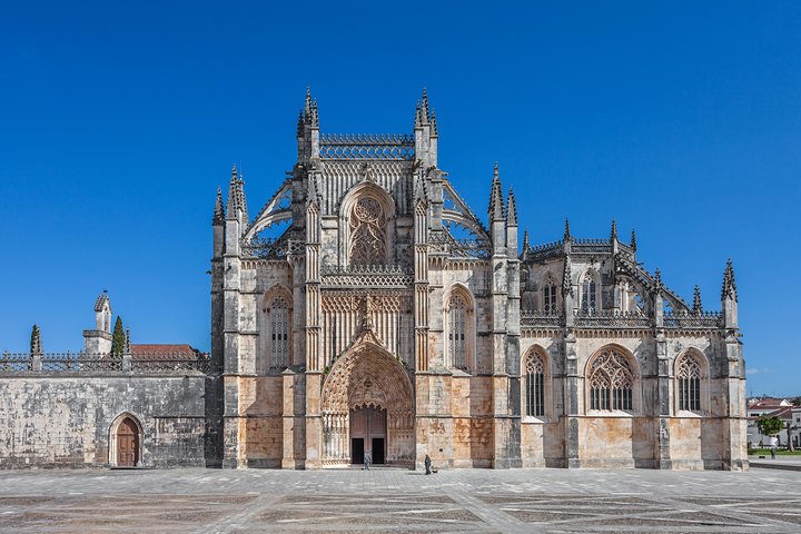 Fátima, Batalha, Alcobaça, and Óbidos Full Day Private Tour from Lisbon - Image 2