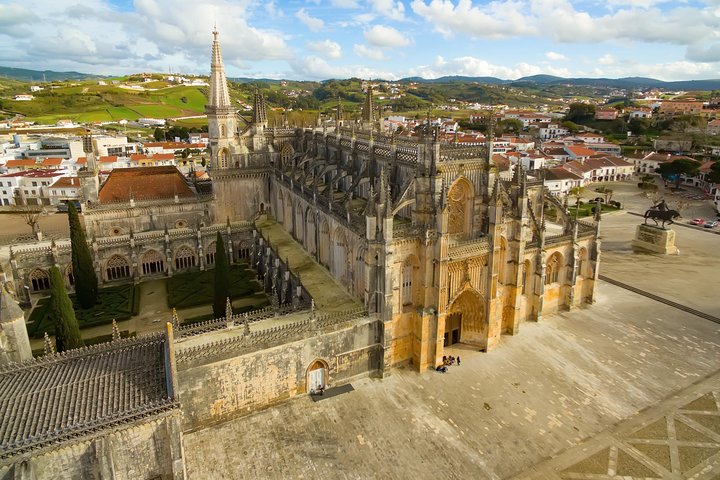 Fátima, Batalha, Alcobaça, and Óbidos Full Day Private Tour from Lisbon - Image 3