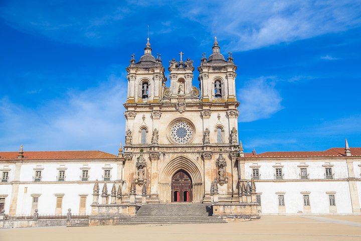 Fátima, Batalha, Alcobaça, and Óbidos Full Day Private Tour from Lisbon - Image 5