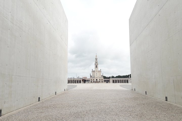 Fátima, Batalha, Nazaré and Óbidos day Tour - Image 3