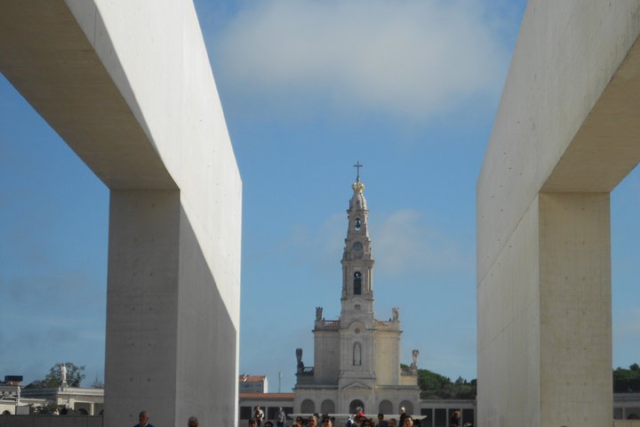 Fatima, Batalha, Nazare and Obidos Tour from Lisbon - Image 2