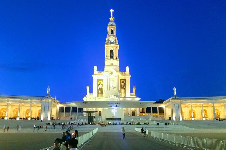 Fátima, Nazaré and Óbidos Tour - Image 1