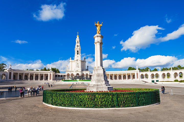 Fátima & Óbidos Private Tour (Includes Batalha & Nazaré) - Image 1