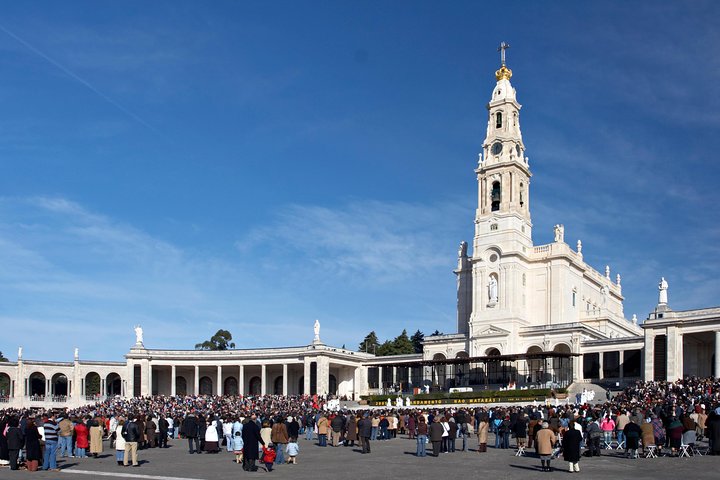 Fátima with Optional Candle Procession Half Day Private Tour from Lisbon - Image 4