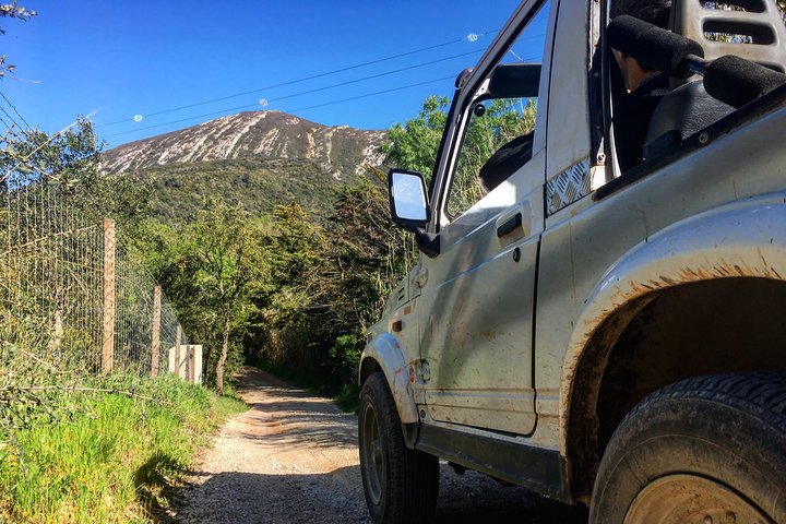 From Lisbon:Arrabida Private Jeep Tour 4X4 to the most beautiful beach of Europe - Image 2