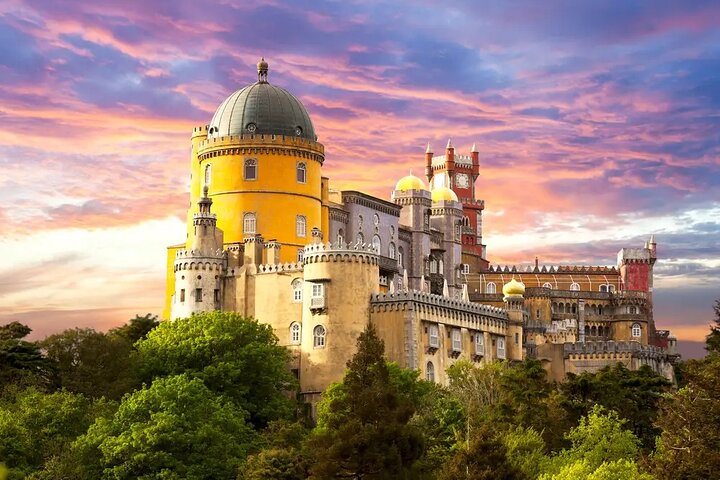 Full Day Luxury Private Tour to Sintra and Cascais - Image 1