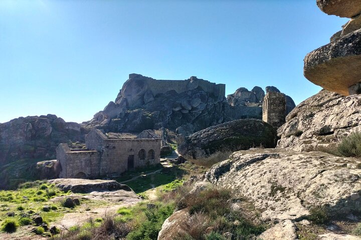 Full-Day Monsanto and Dragonstone from Lisbon Private Guided Tour - Image 2
