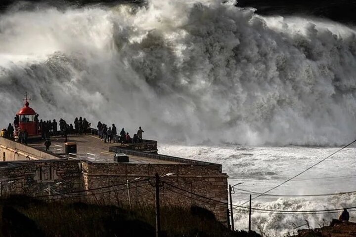 Full Day Private Tour to Nazaré, Óbidos, Fátima and Batalha - Image 2