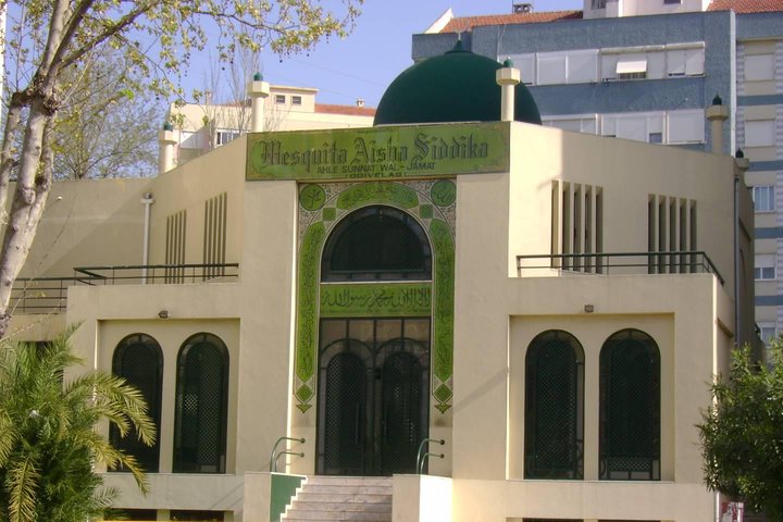Halal Lisbon Private Tour With Muslim-friendly Lunch - Image 4